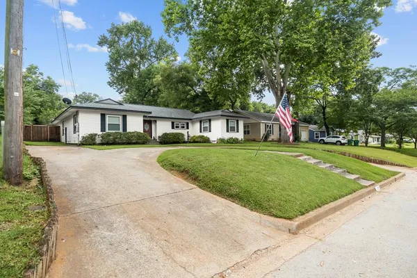 $270,000 | 1108 East Brazos Street, Palestine, TX 75801