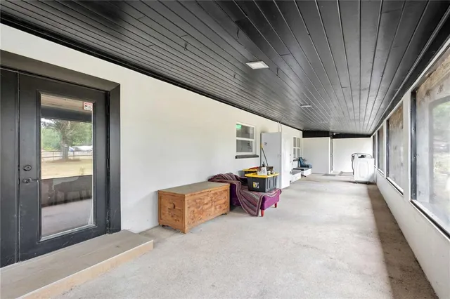 a view of a house with backyard and garden