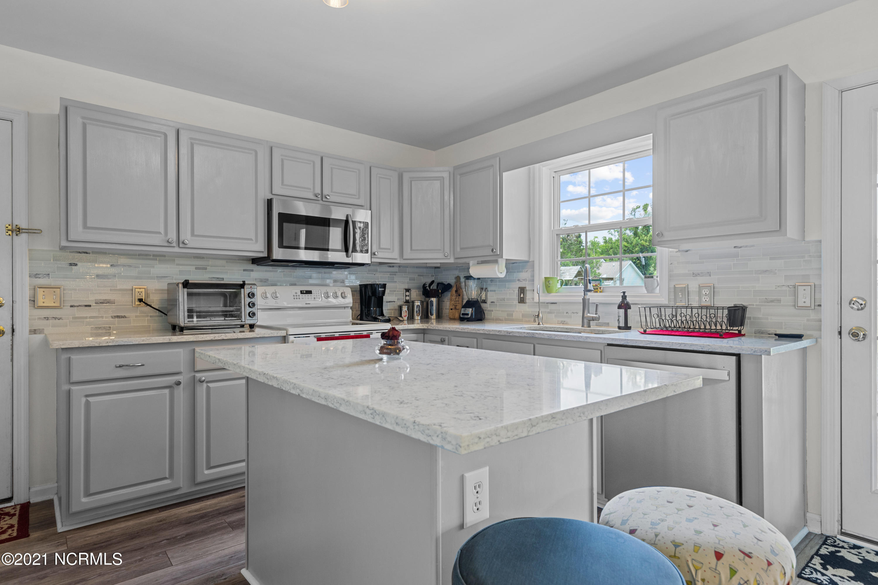 2803 Mayberry Loop Road Morehead City, NC 28557 - Photo 17 of 41 Great cabinet space