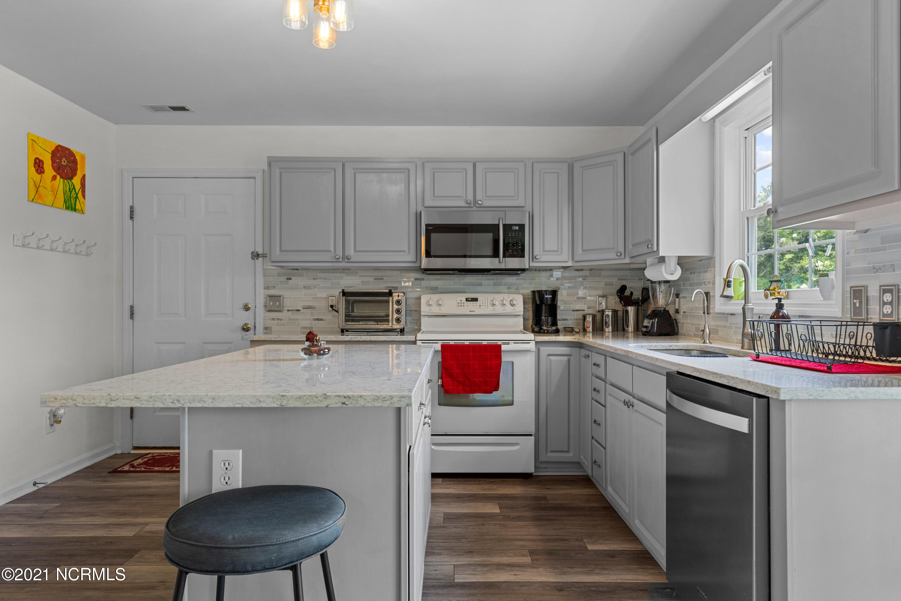 2803 Mayberry Loop Road Morehead City, NC 28557 - Photo 18 of 41 Newly updated kitchen