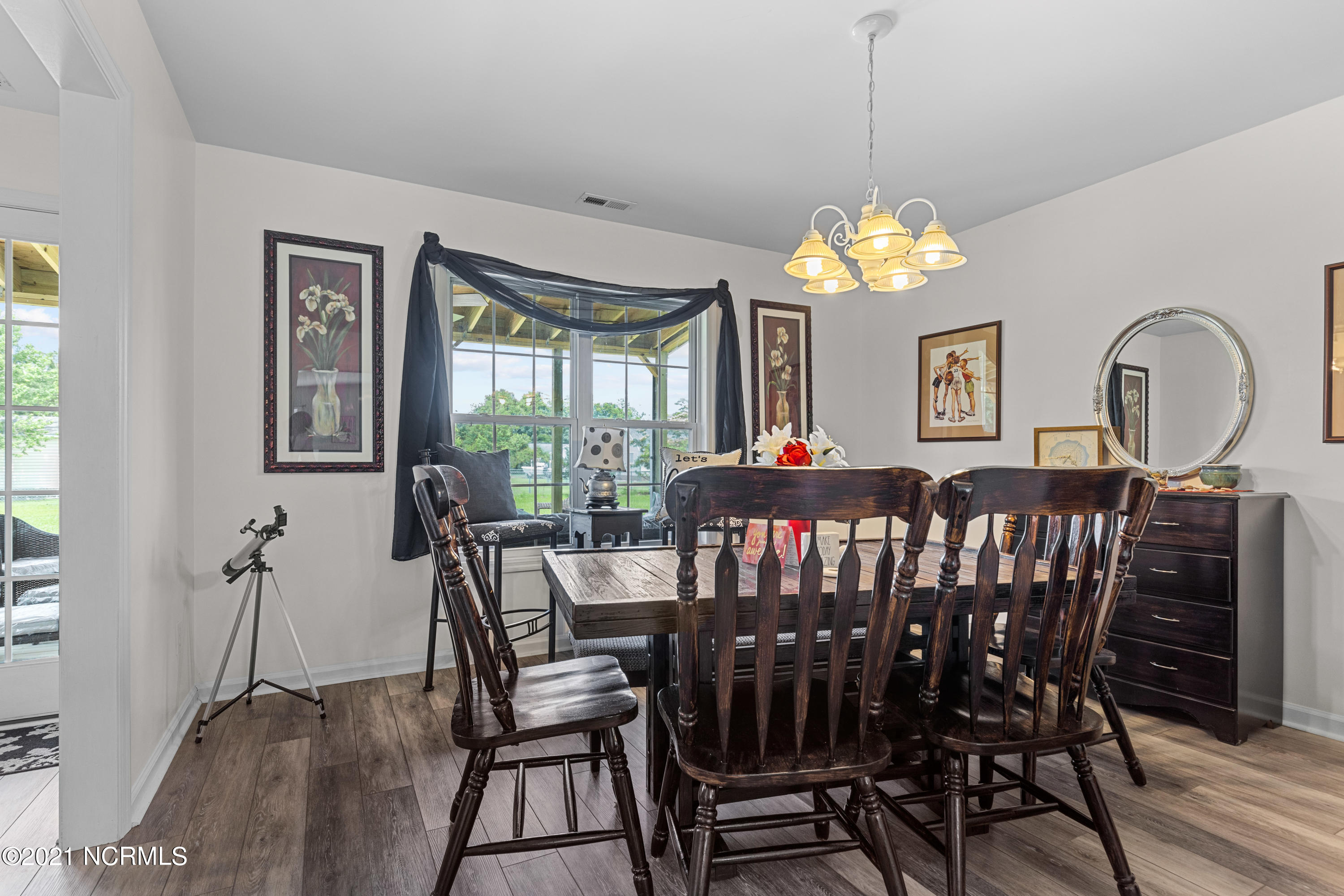 2803 Mayberry Loop Road Morehead City, NC 28557 - Photo 23 of 41 Dining room