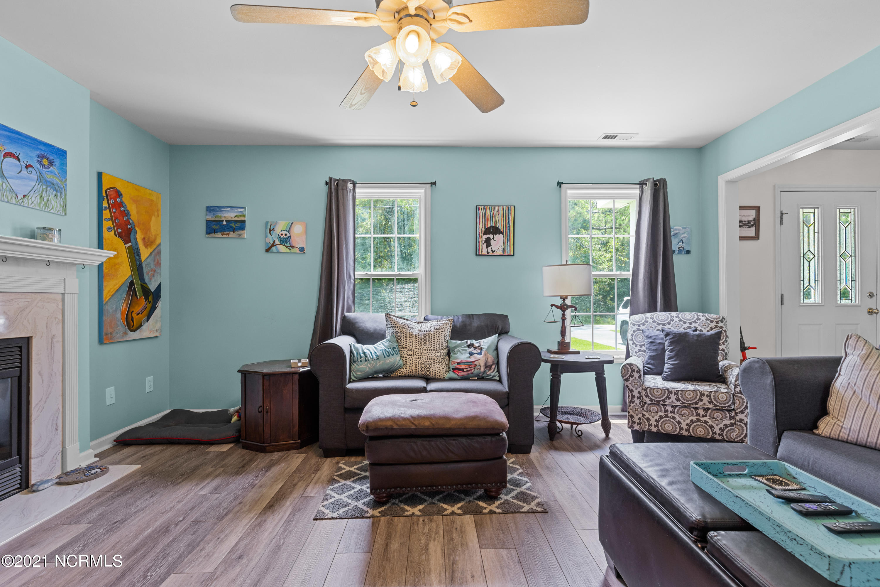 2803 Mayberry Loop Road Morehead City, NC 28557 - Photo 27 of 41 Bright living room