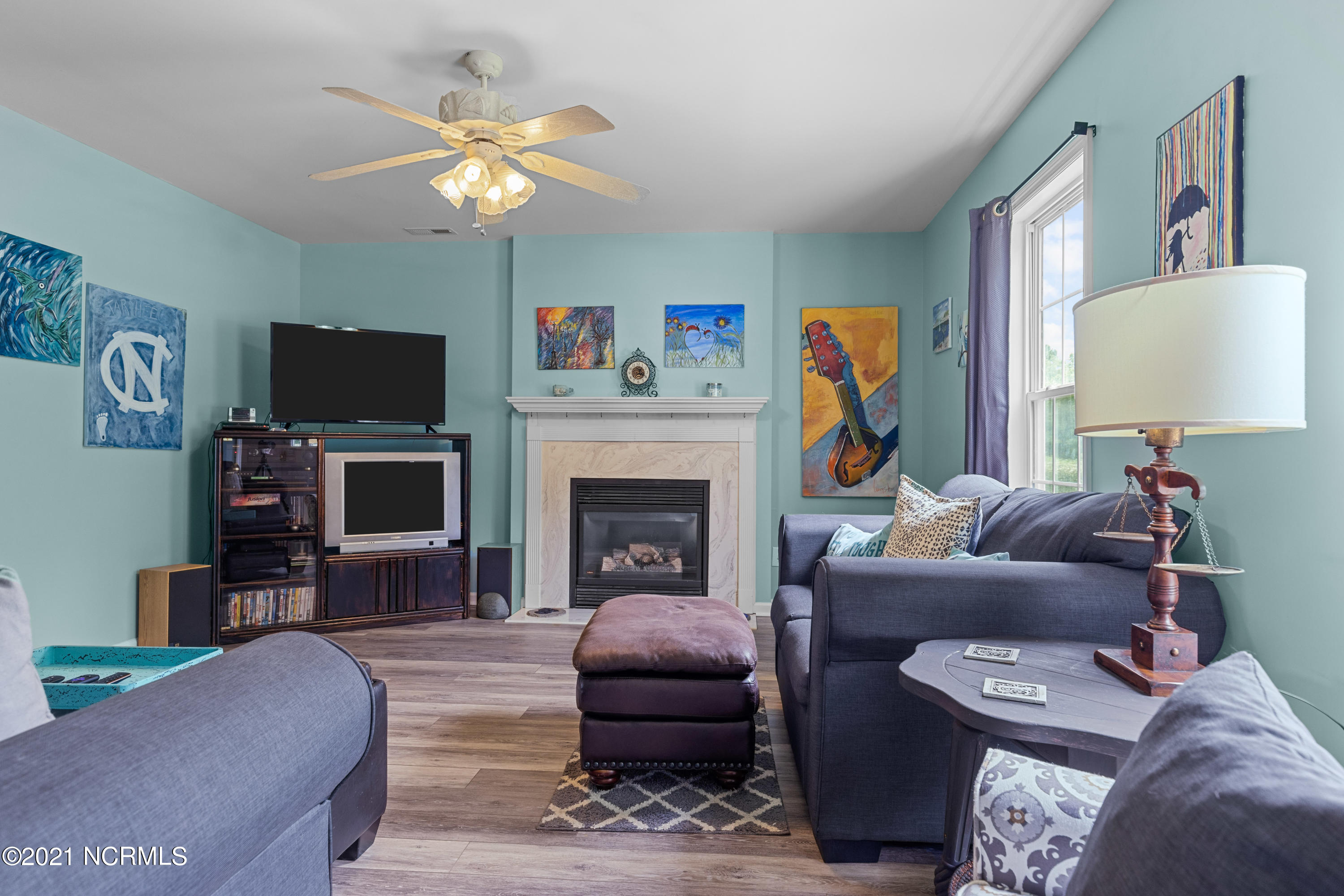 2803 Mayberry Loop Road Morehead City, NC 28557 - Photo 28 of 41 Living room area
