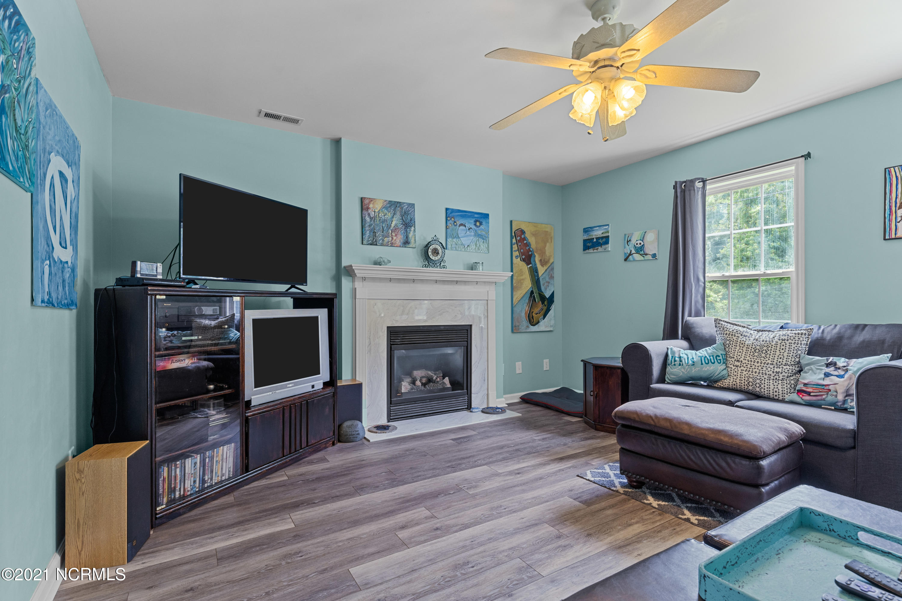 2803 Mayberry Loop Road Morehead City, NC 28557 - Photo 29 of 41 Living room. (fireplace never used)