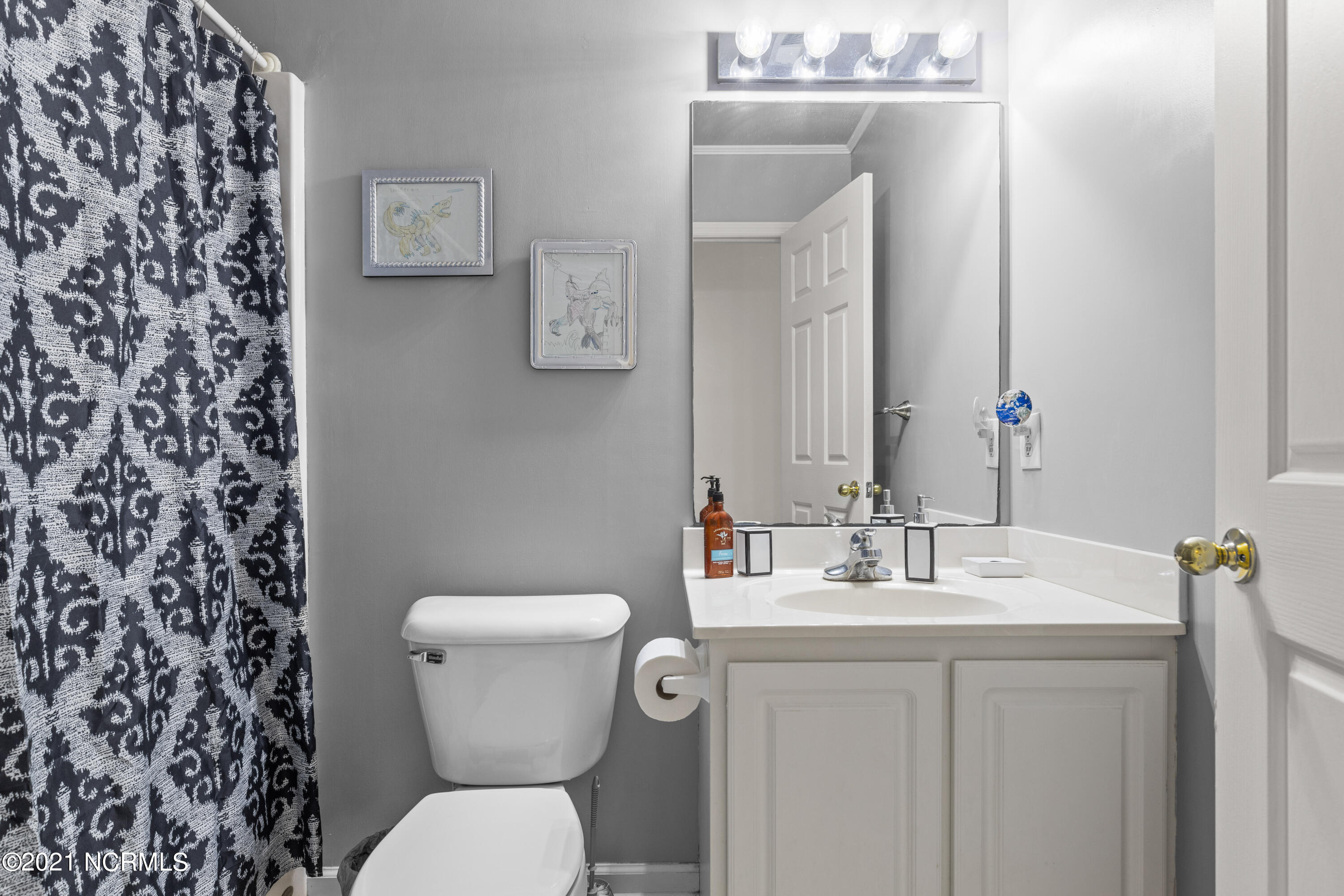 2803 Mayberry Loop Road Morehead City, NC 28557 - Photo 38 of 41 Upstairs guest bathroom
