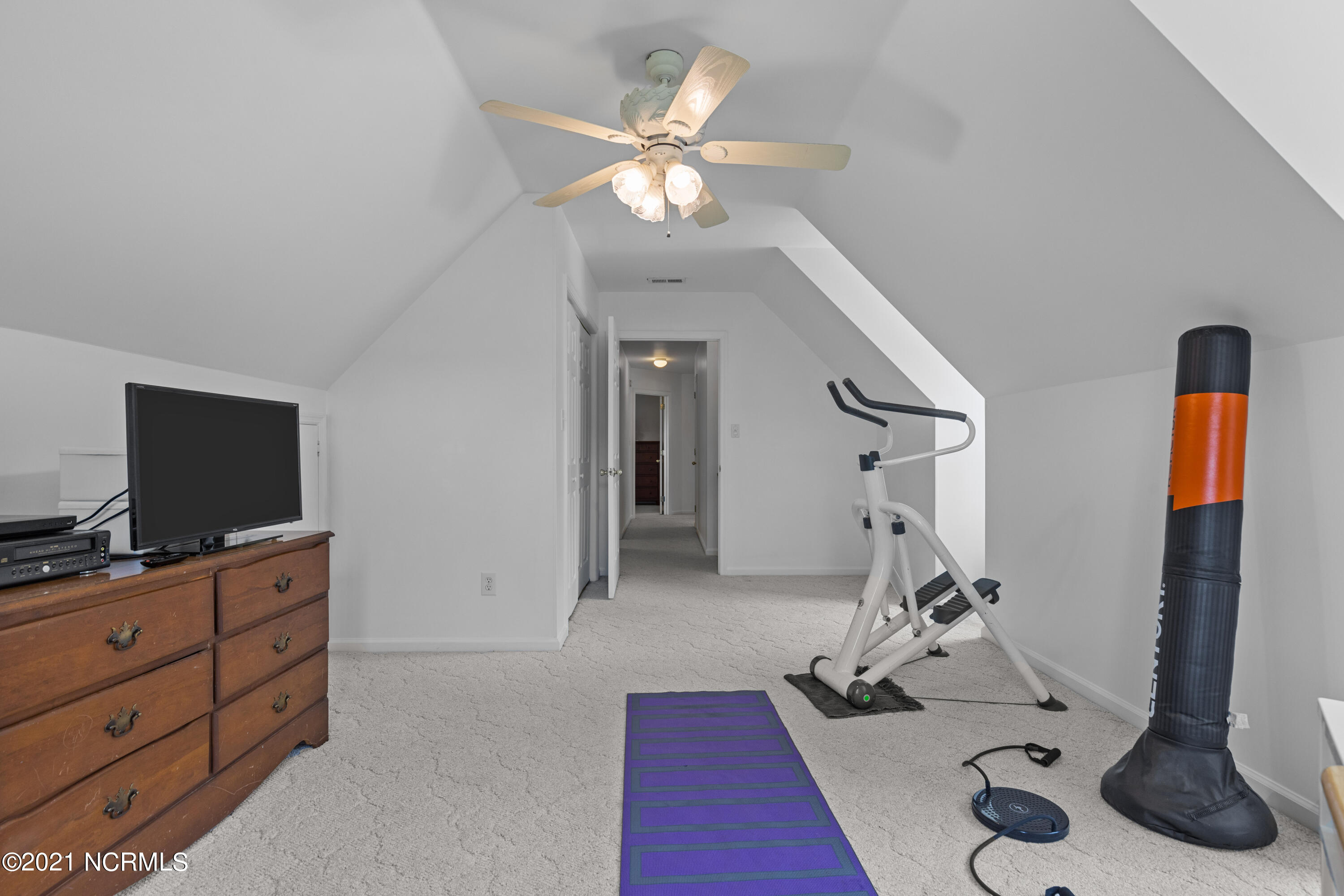 2803 Mayberry Loop Road Morehead City, NC 28557 - Photo 40 of 41 FROG to hallway
