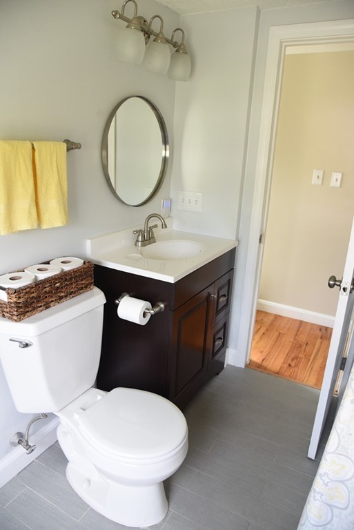 136 Oregon Street Springfield, MA 01118 - Photo 14 of 27