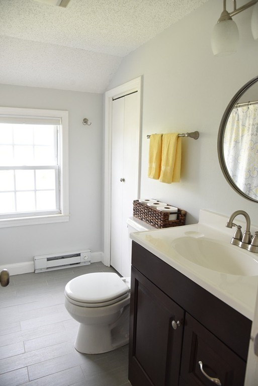 136 Oregon Street Springfield, MA 01118 - Photo 15 of 27