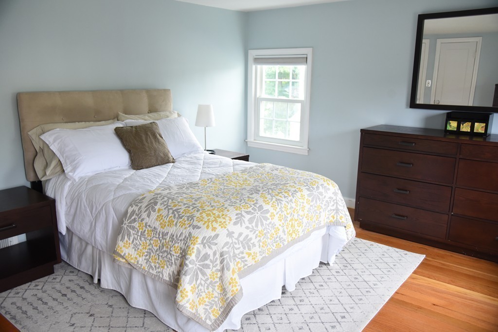 136 Oregon Street Springfield, MA 01118 - Photo 16 of 27