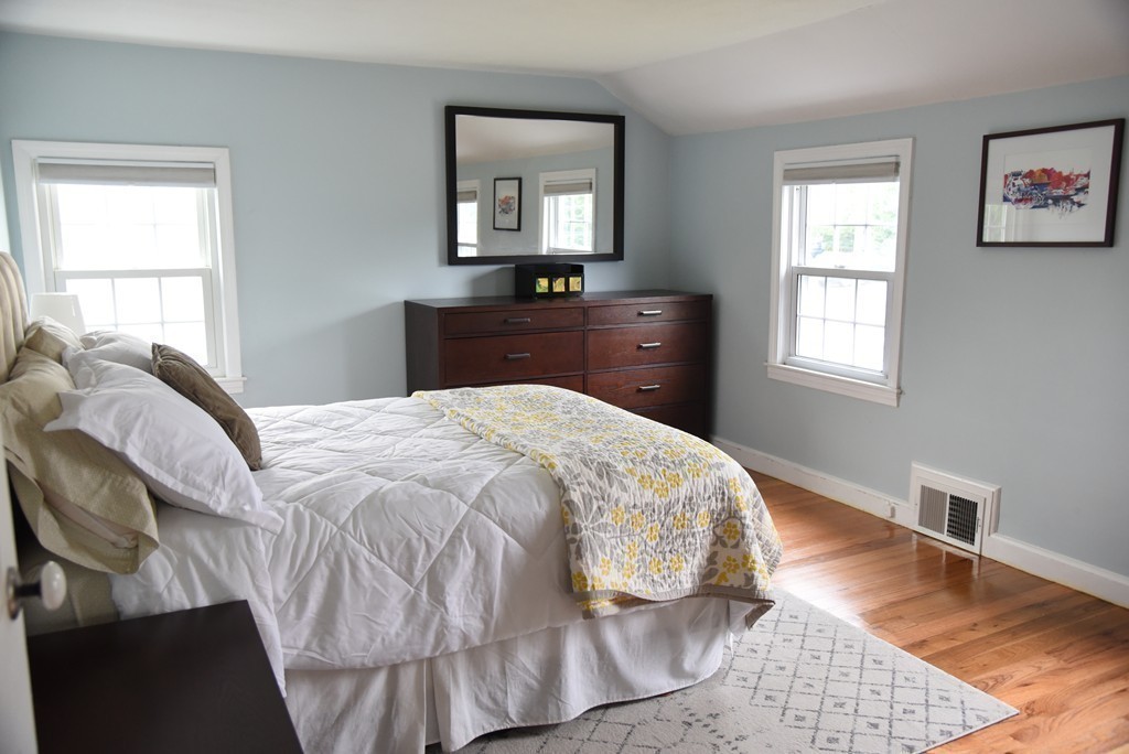 136 Oregon Street Springfield, MA 01118 - Photo 17 of 27