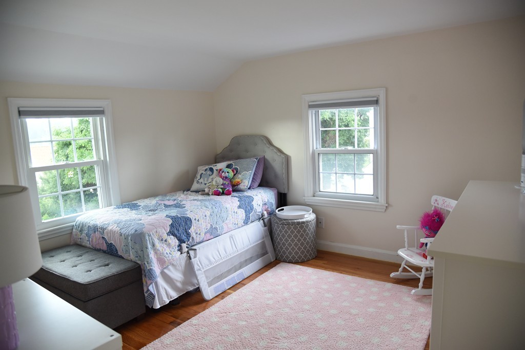 136 Oregon Street Springfield, MA 01118 - Photo 18 of 27