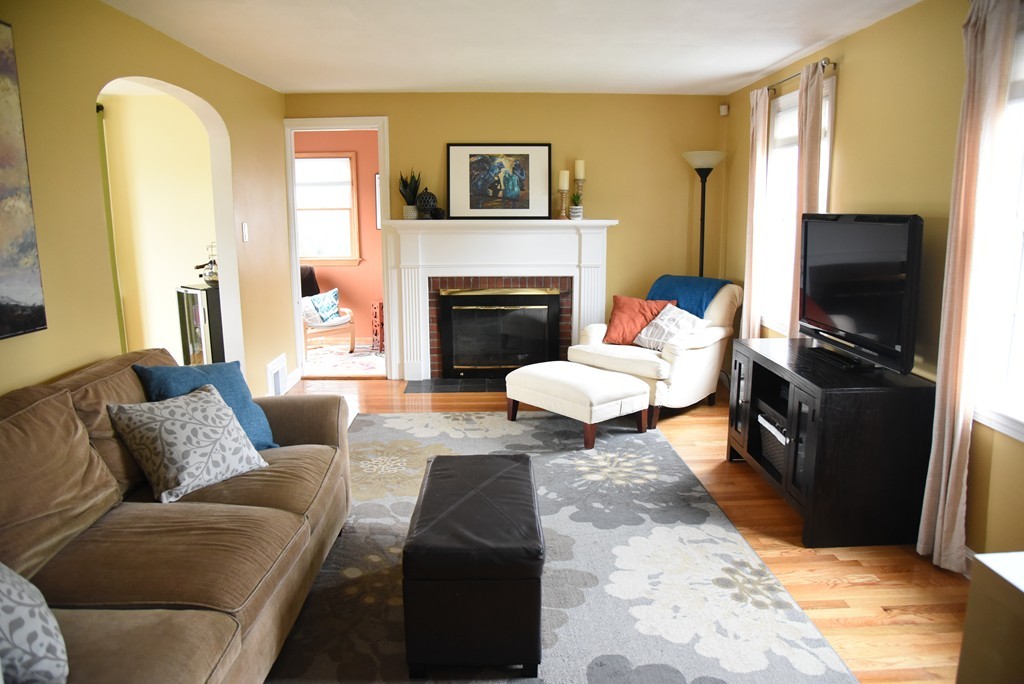 136 Oregon Street Springfield, MA 01118 - Photo 2 of 27