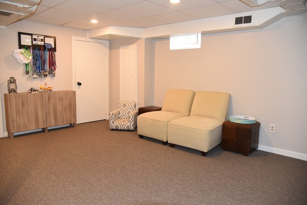 136 Oregon Street Springfield, MA 01118 - Photo 23 of 27