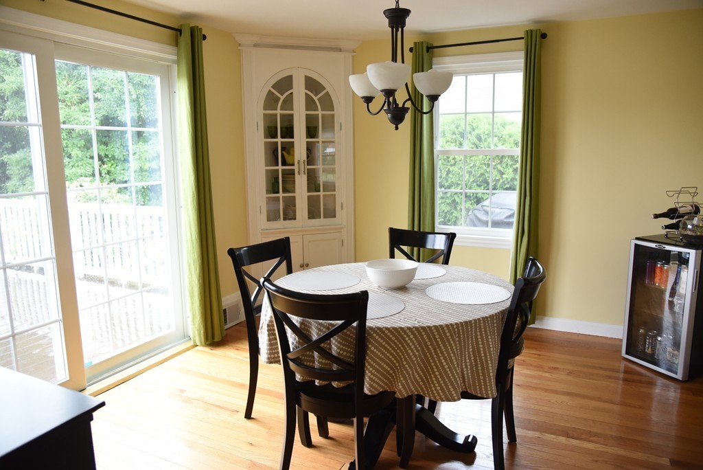 136 Oregon Street Springfield, MA 01118 - Photo 5 of 27
