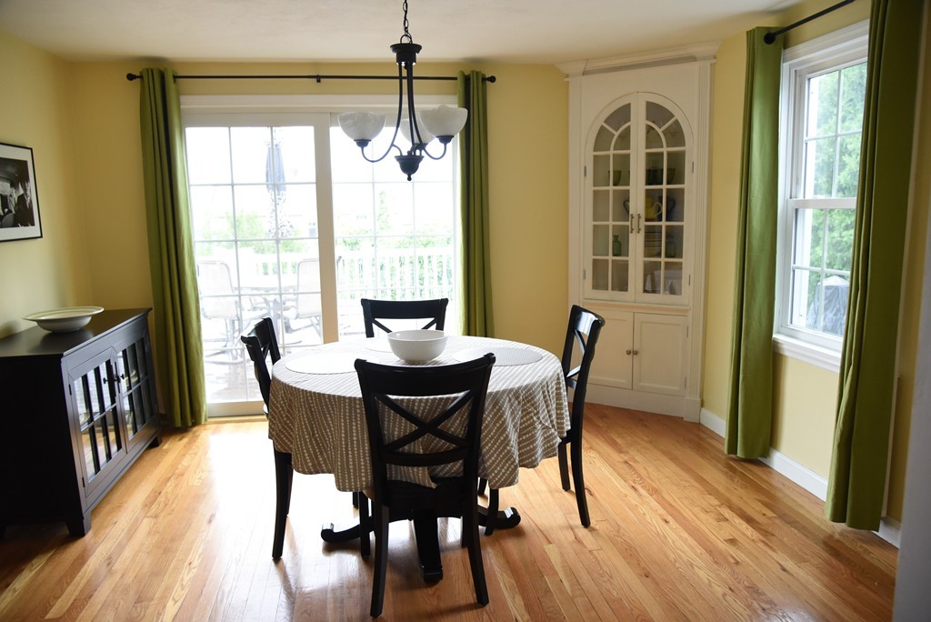 136 Oregon Street Springfield, MA 01118 - Photo 6 of 27