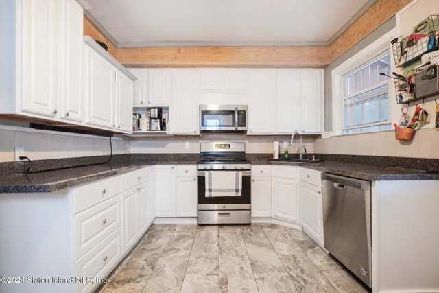 $650,000 | 582 Cary Avenue | West Brighton