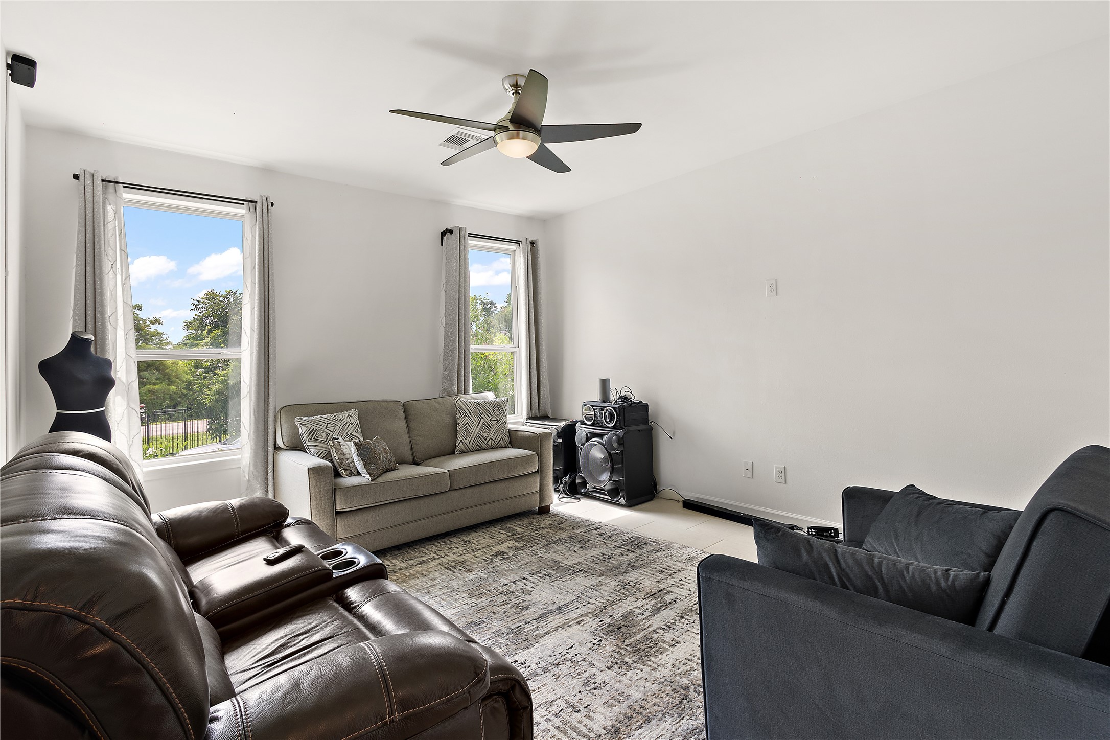 625 Pittman Road Richmond, TX 77469 - Photo 25 of 41 Third Bedroom with Natural Light
