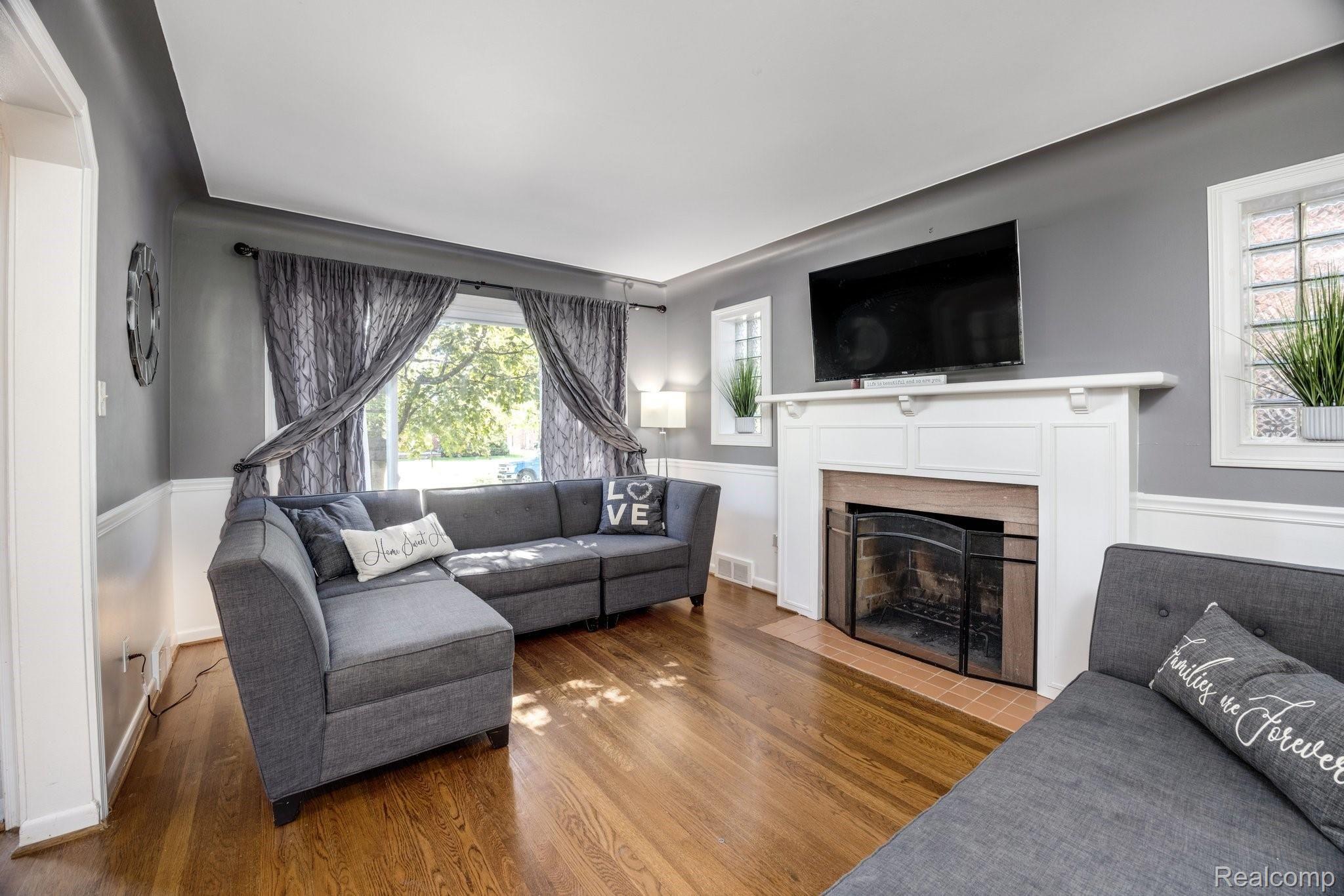 1822 Prestwick Road Grosse Pointe, MI 48236 - Photo 5 of 35 5-web-or-mls-1822 Prestwick Avenue011.jpg