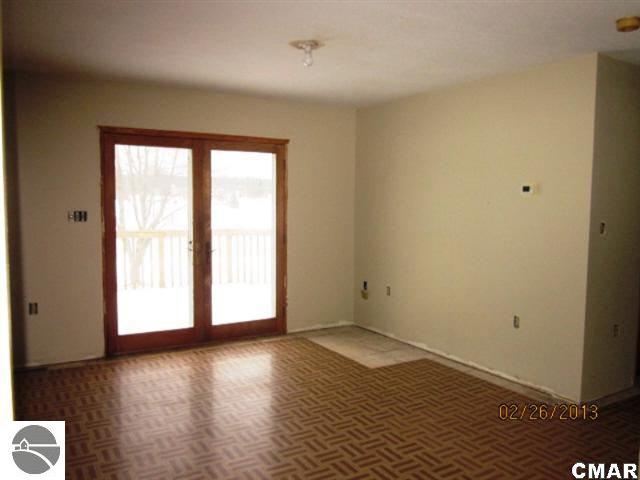 8093 North Pitt Road Riverdale, MI 48877 - Photo 5 of 17 1769598-4.JPG