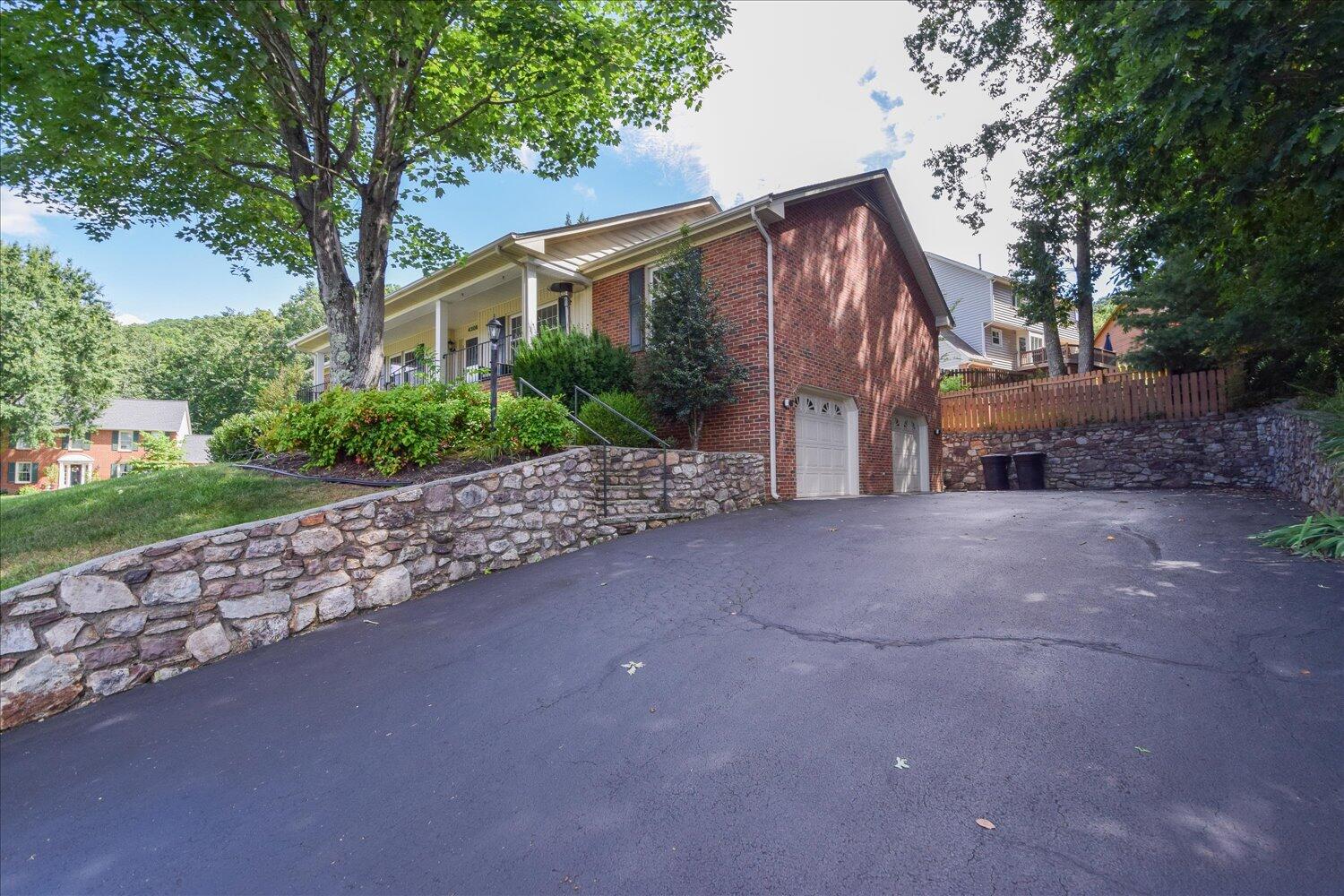 4306 Rte 2054 Roanoke, VA 24018 - Photo 35 of 45 35-4306 Fox Chase-35
