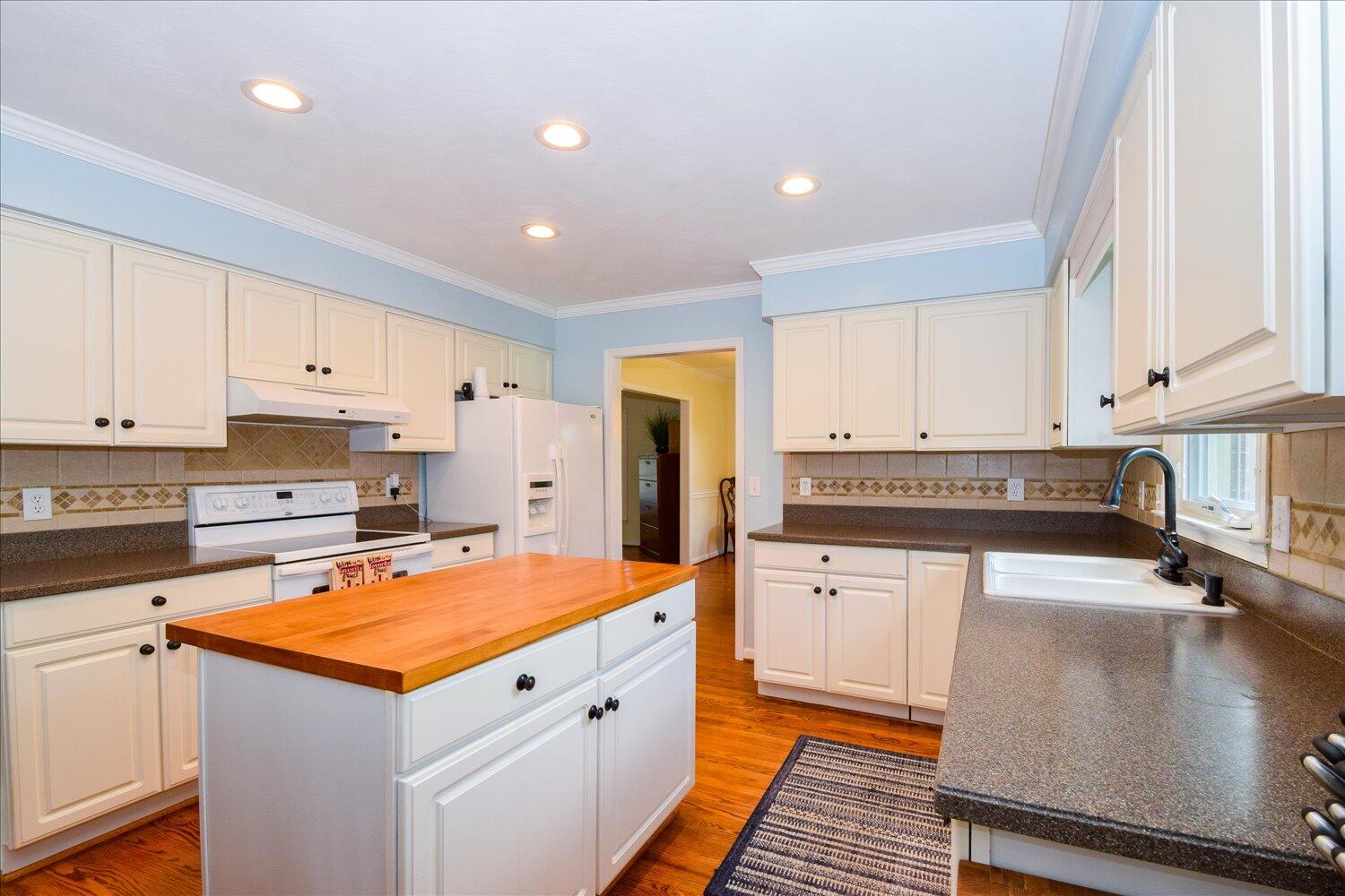 4306 Rte 2054 Roanoke, VA 24018 - Photo 10 of 45 10-4306 Fox Chase-10