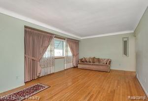 23124 Farmington Road Farmington, MI 48336 - Photo 4 of 42 Living Room 2.jpg