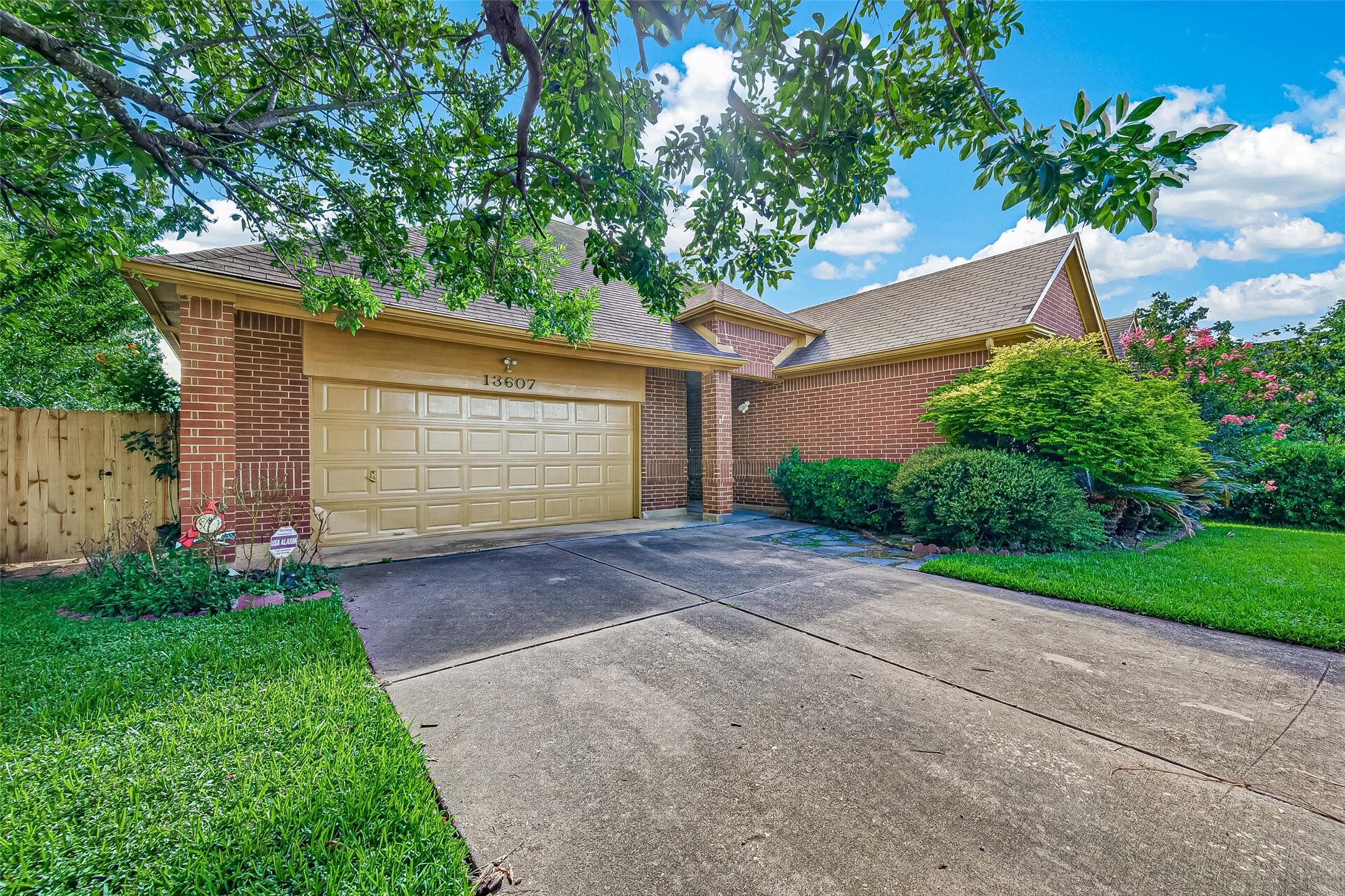 13607 Sable Lane Houston, TX 77014 - Photo 5 of 46