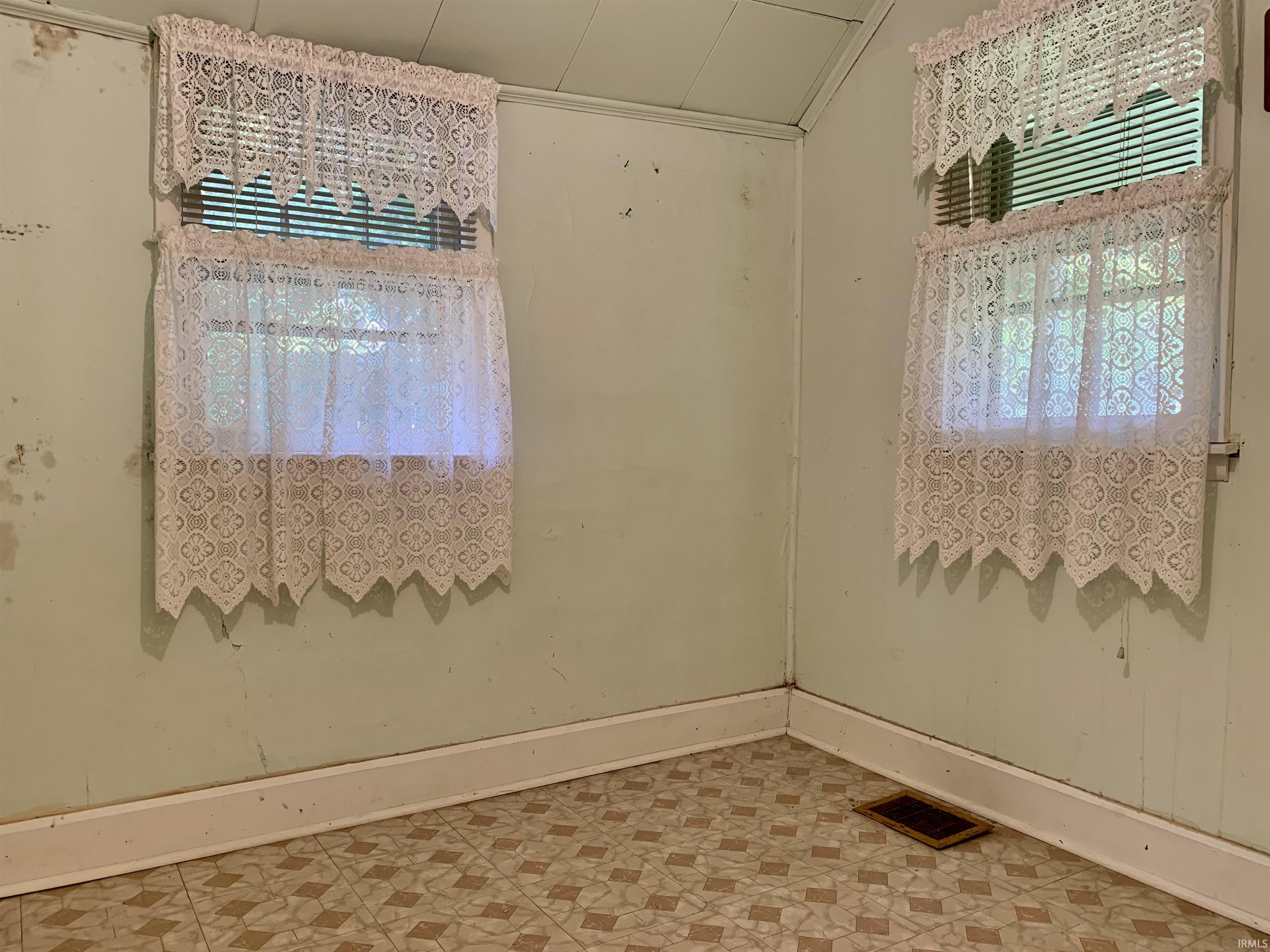 6155 South Handy Road Bloomington, IN 47401 - Photo 13 of 23