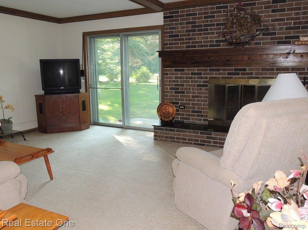 1428 East Avon Circle Rochester, MI 48309 - Photo 12 of 21 Family Room View