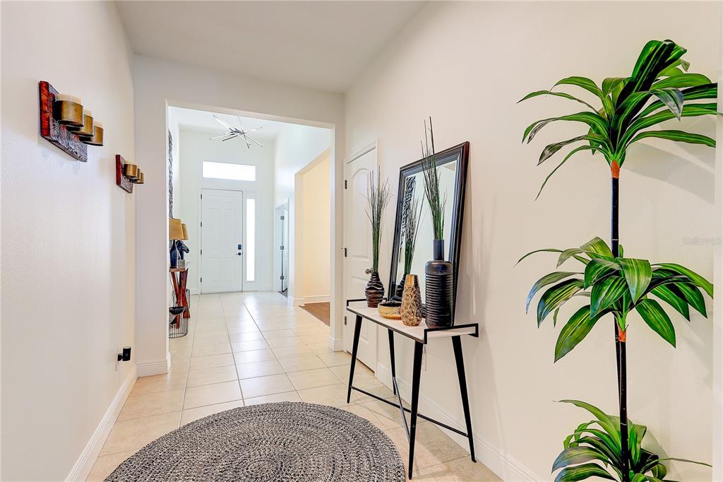 2410 Hawks Point Court Ruskin, FL 33570 - Photo 16 of 82