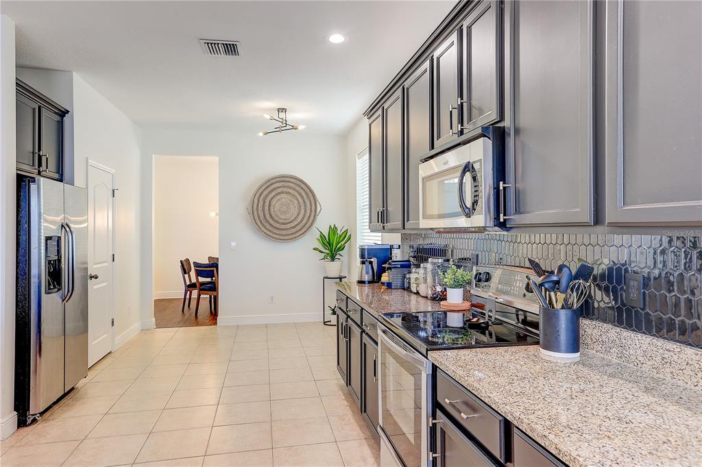 2410 Hawks Point Court Ruskin, FL 33570 - Photo 20 of 82