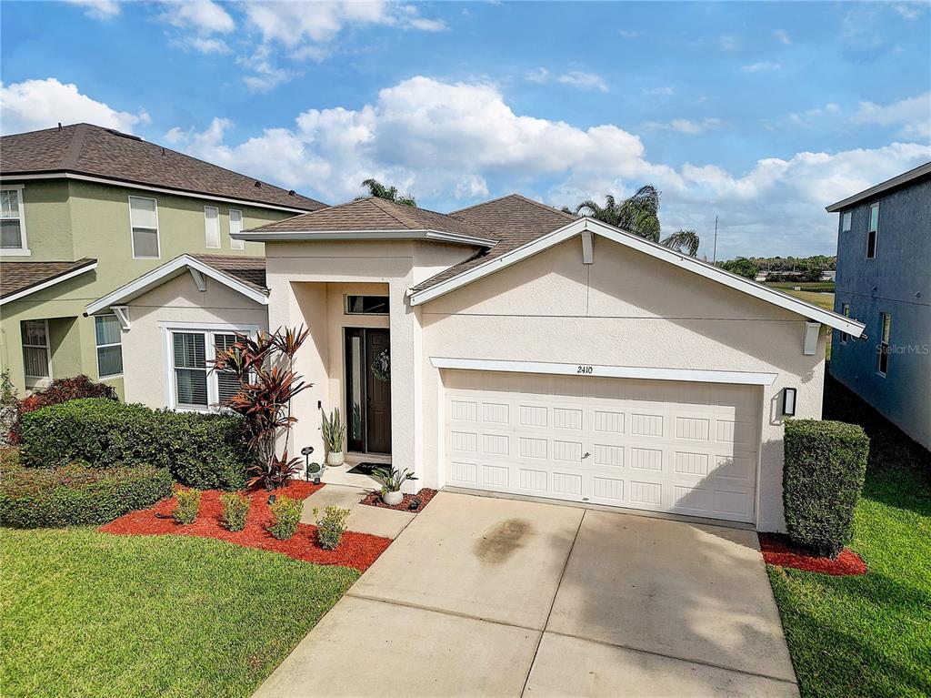 2410 Hawks Point Court Ruskin, FL 33570 - Photo 3 of 82