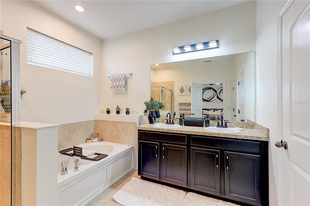 2410 Hawks Point Court Ruskin, FL 33570 - Photo 35 of 82