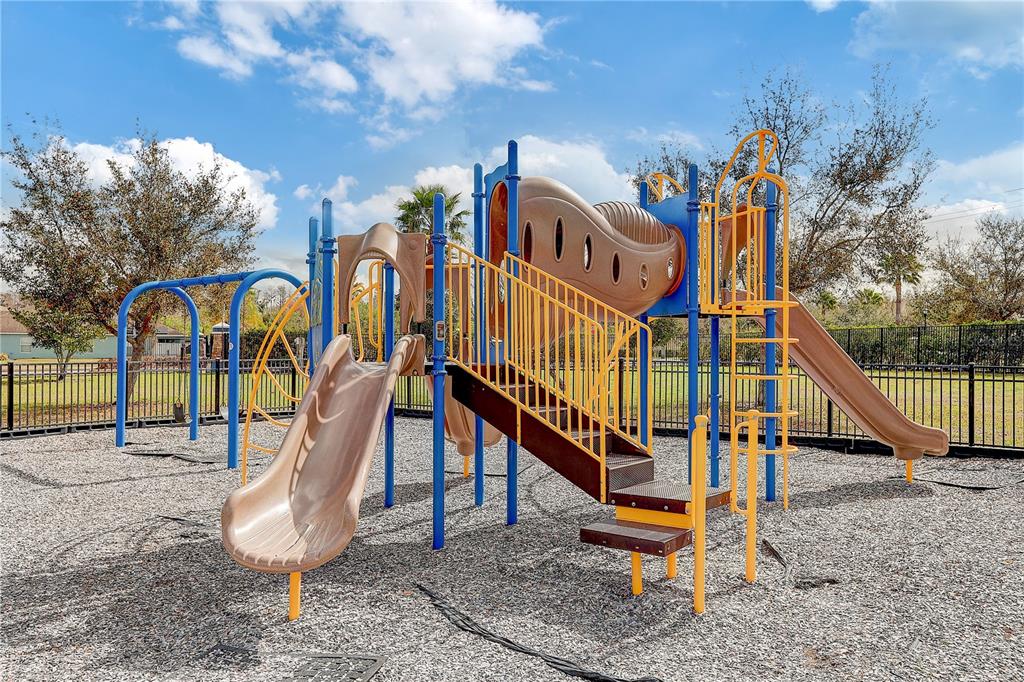 2410 Hawks Point Court Ruskin, FL 33570 - Photo 63 of 82