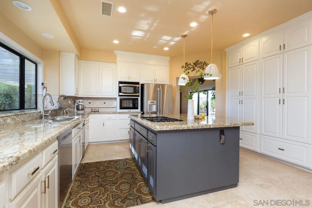 13012 Solera Way Poway, CA 92064 - Photo 14 of 45