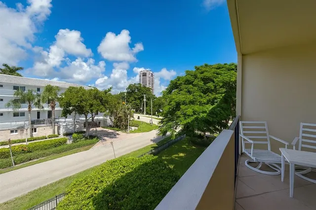 $2,800 | 1000 Spanish River Road, Unit 3G, Boca Raton, FL 33432