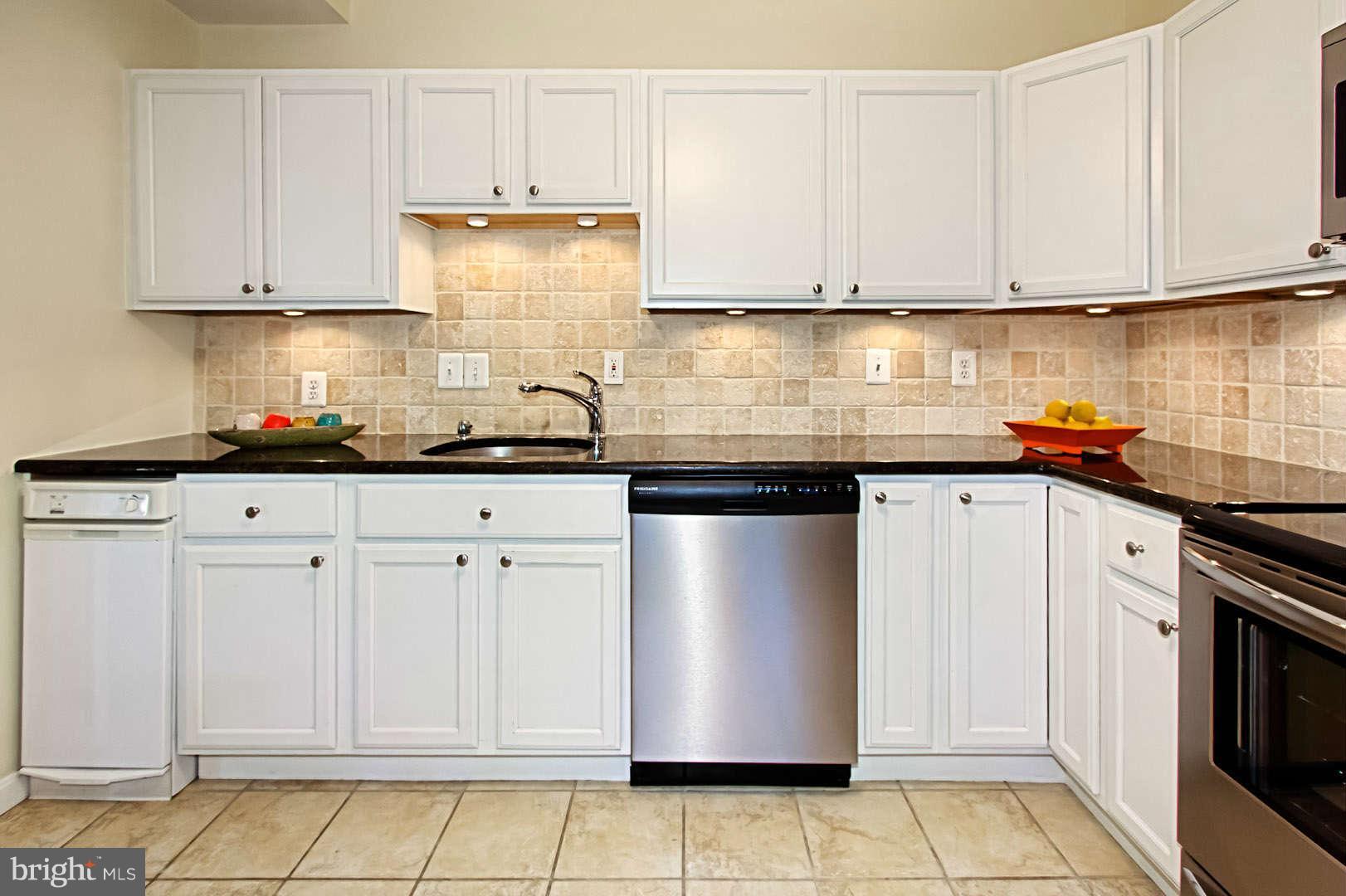 2114 Green Watch Way, Unit 200 Reston, VA 20191 - Photo 5 of 30 Kitchen