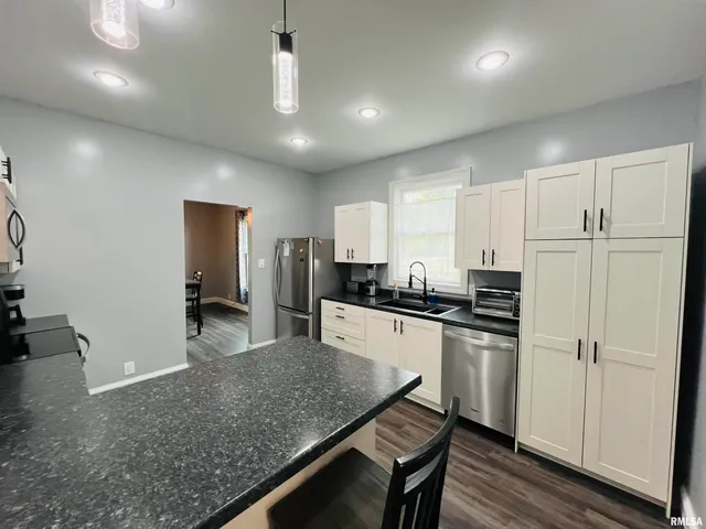 $92,500 | 1300 Lincoln Street, Eldorado, IL 62930