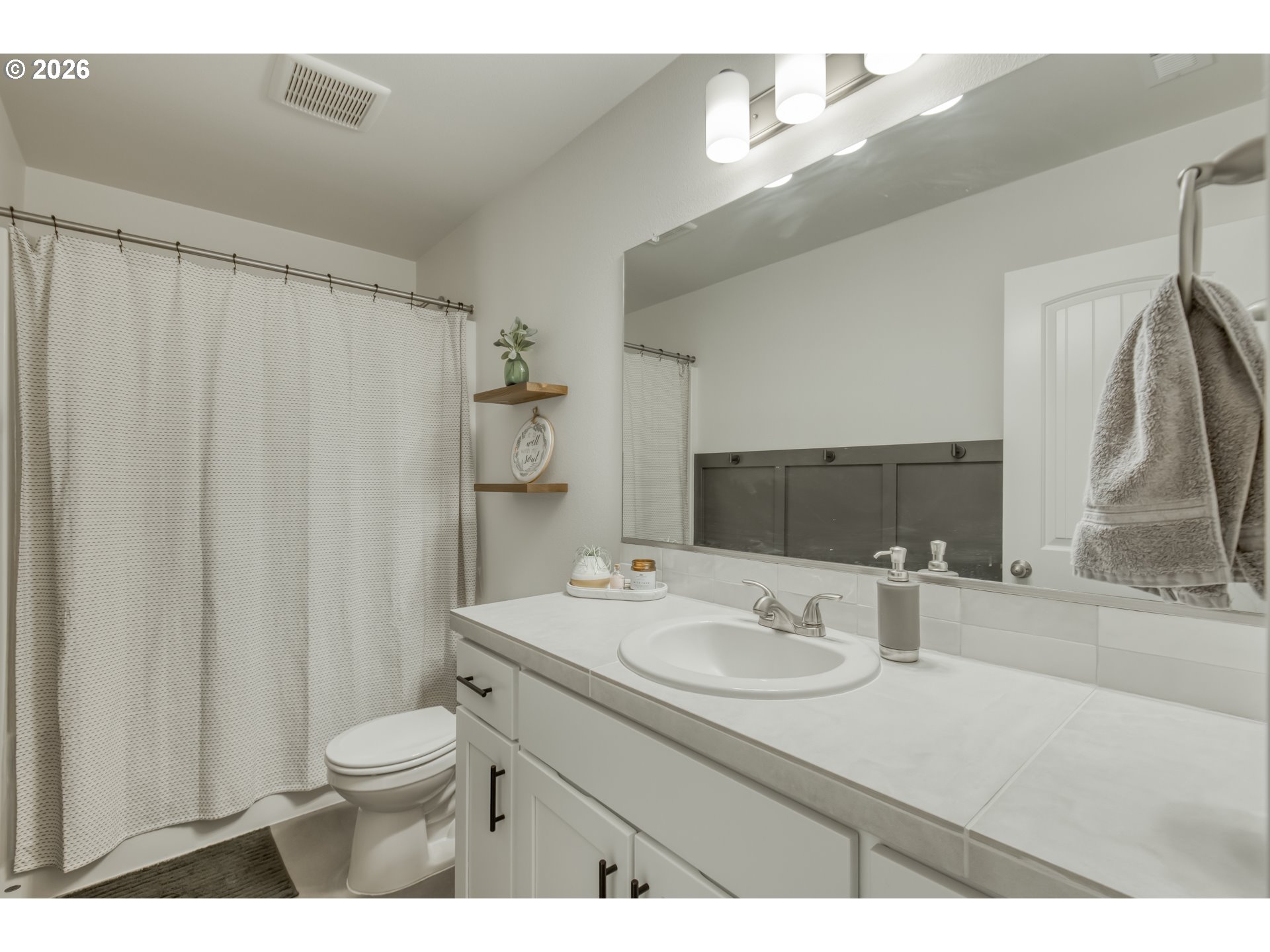 1636 South Mike Drive Newberg, OR 97132 - Photo 13 of 22 Owner's Suite Bathroom