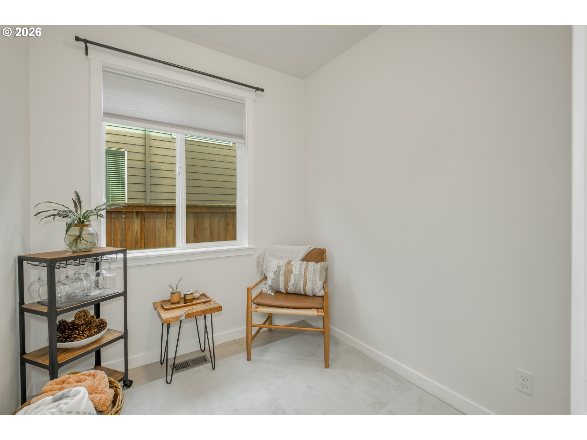 1636 South Mike Drive Newberg, OR 97132 - Photo 3 of 22 Living Room