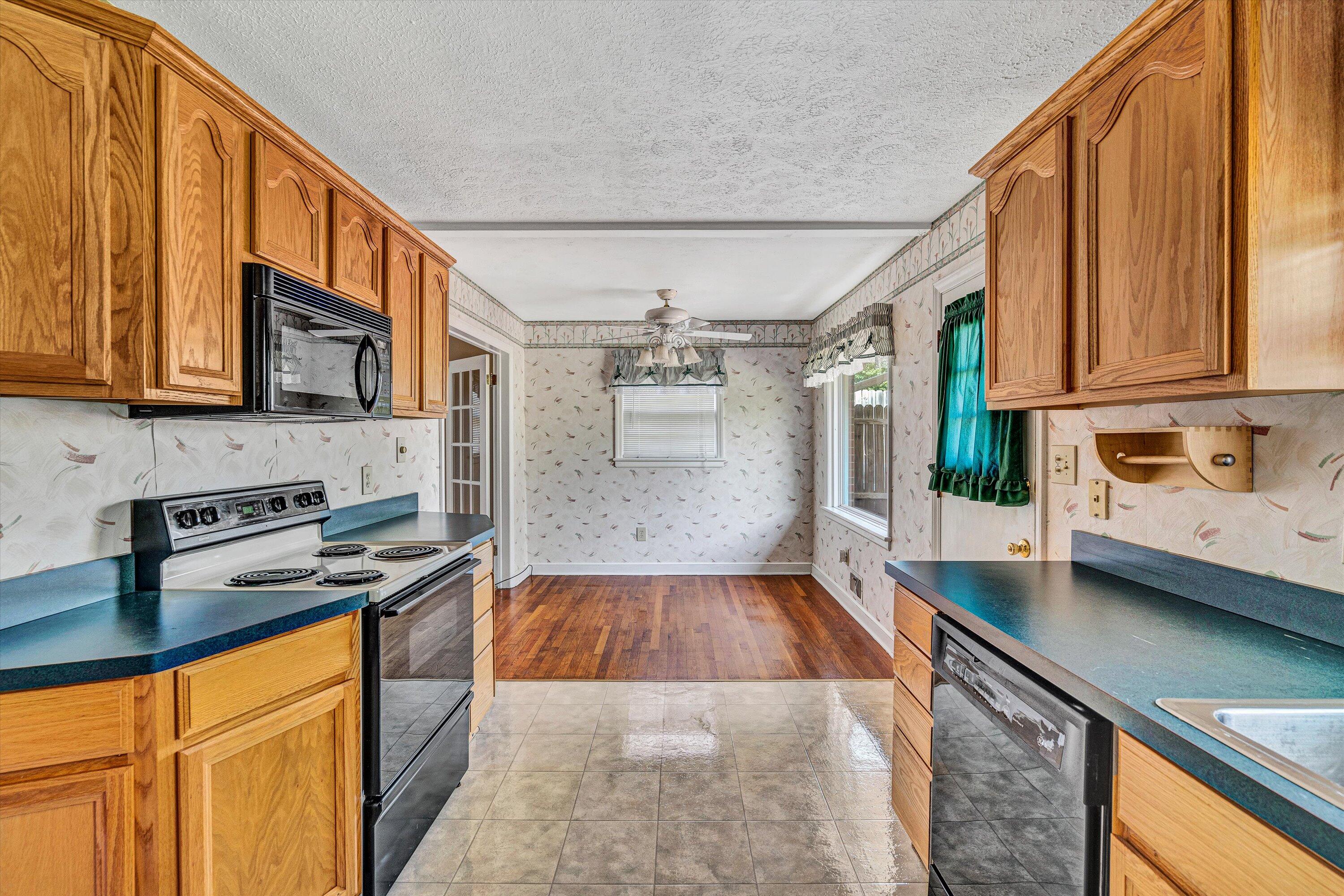126 Frontier Road Northeast Roanoke, VA 24012 - Photo 11 of 30 11-SGM-00835