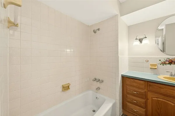 $425,000 | 1220 Vinewood Drive, Seffner, FL 33584