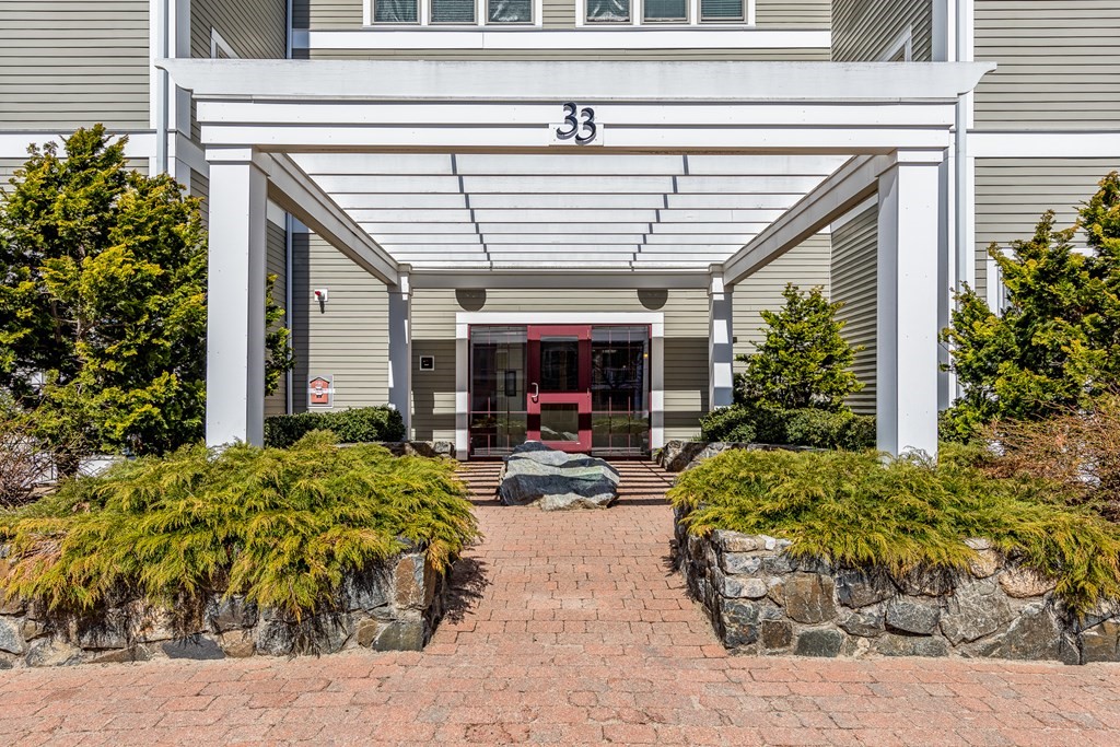 33 Intrepid Circle, Unit 208 Marblehead, MA 01945 - Photo 1 of 27