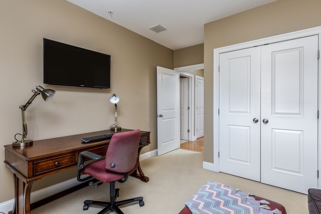 33 Intrepid Circle, Unit 208 Marblehead, MA 01945 - Photo 20 of 27