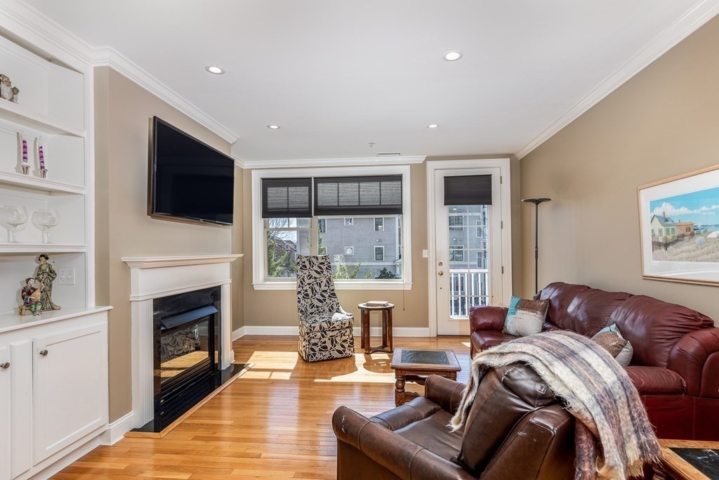 33 Intrepid Circle, Unit 208 Marblehead, MA 01945 - Photo 3 of 27