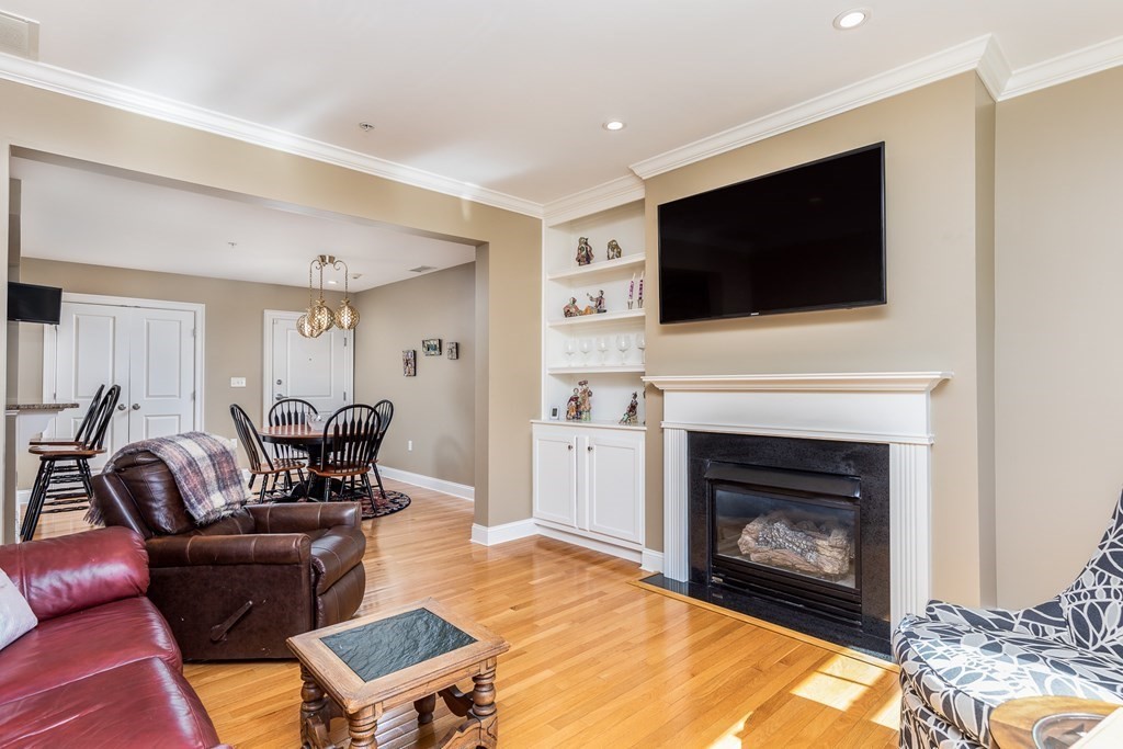 33 Intrepid Circle, Unit 208 Marblehead, MA 01945 - Photo 4 of 27