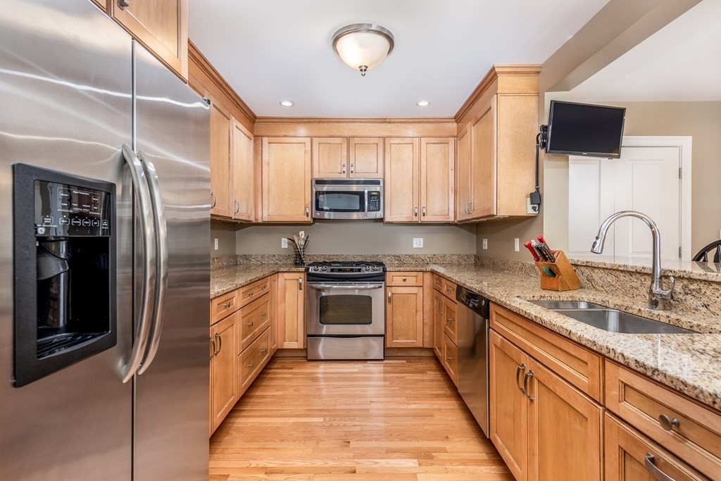 33 Intrepid Circle, Unit 208 Marblehead, MA 01945 - Photo 9 of 27