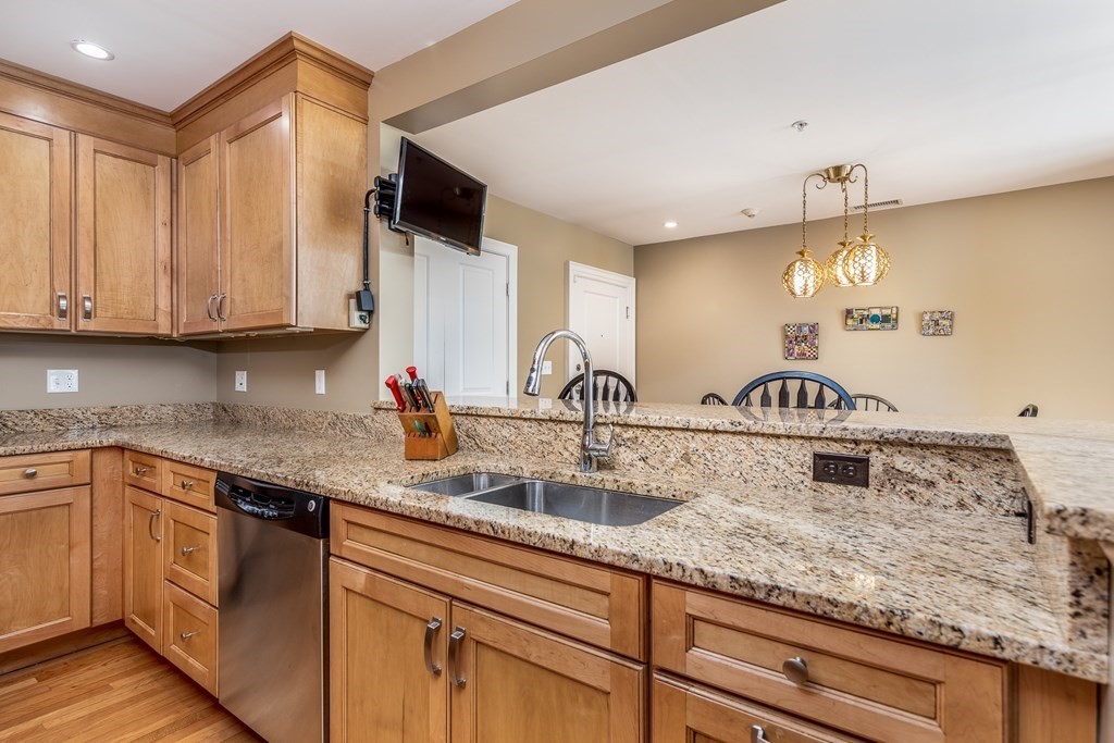 33 Intrepid Circle, Unit 208 Marblehead, MA 01945 - Photo 10 of 27