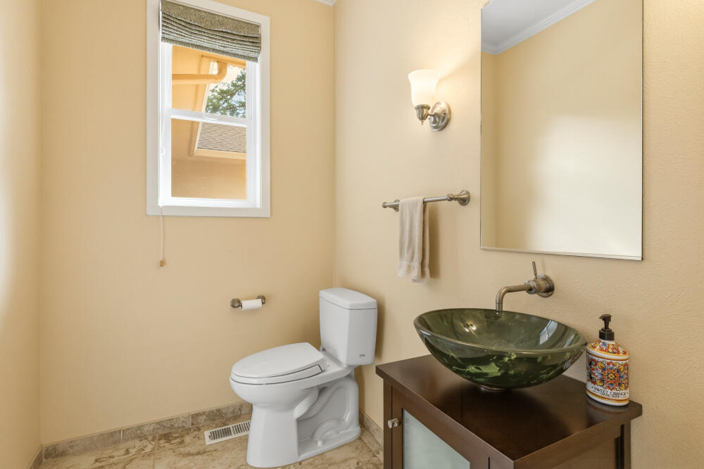 6586 Cooper's Hawk Road Klamath Falls, OR 97601 - Photo 32 of 68 a bathroom with a toilet and a sink