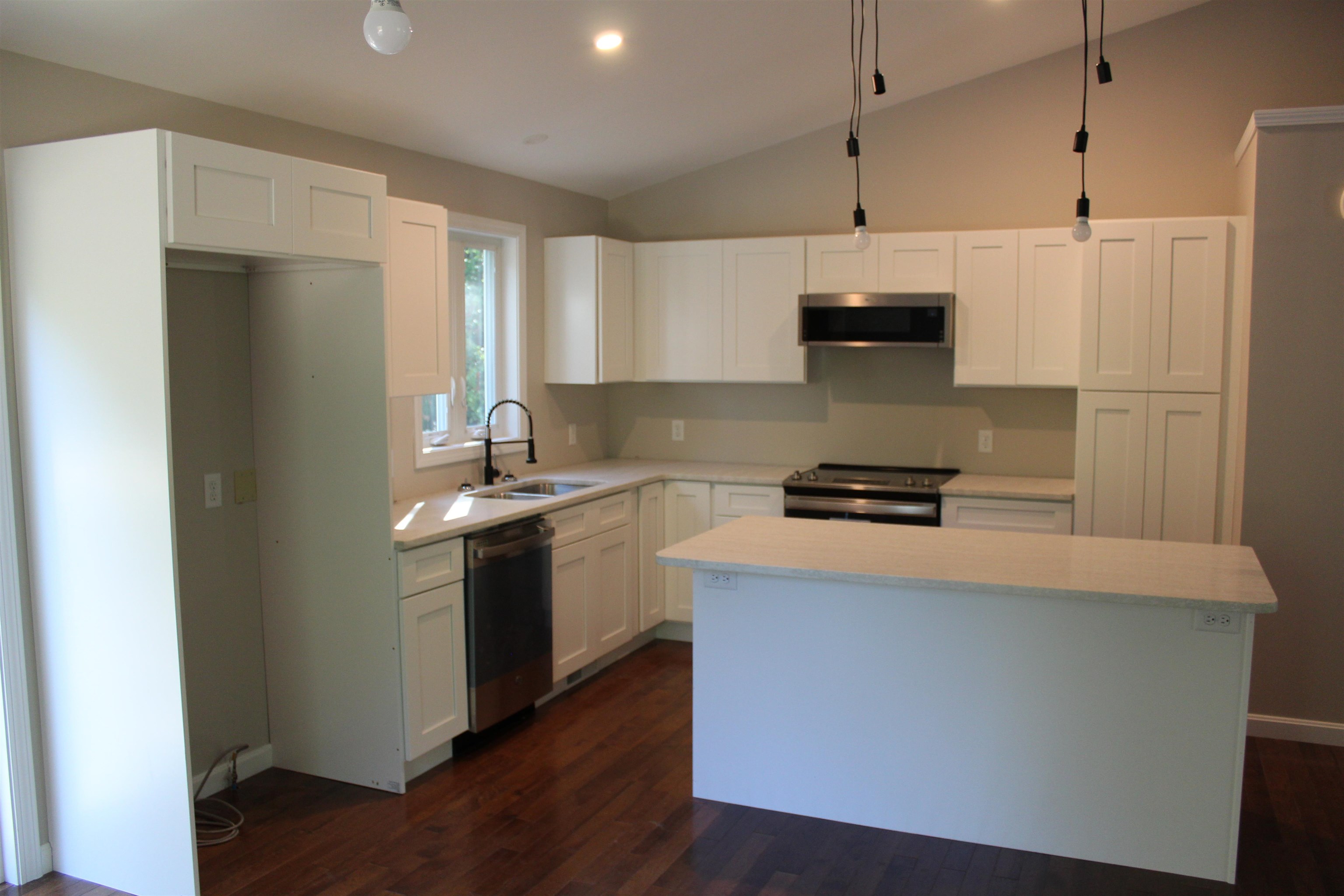 128 Lowell Street Rochester, NH 03867 - Photo 11 of 32
